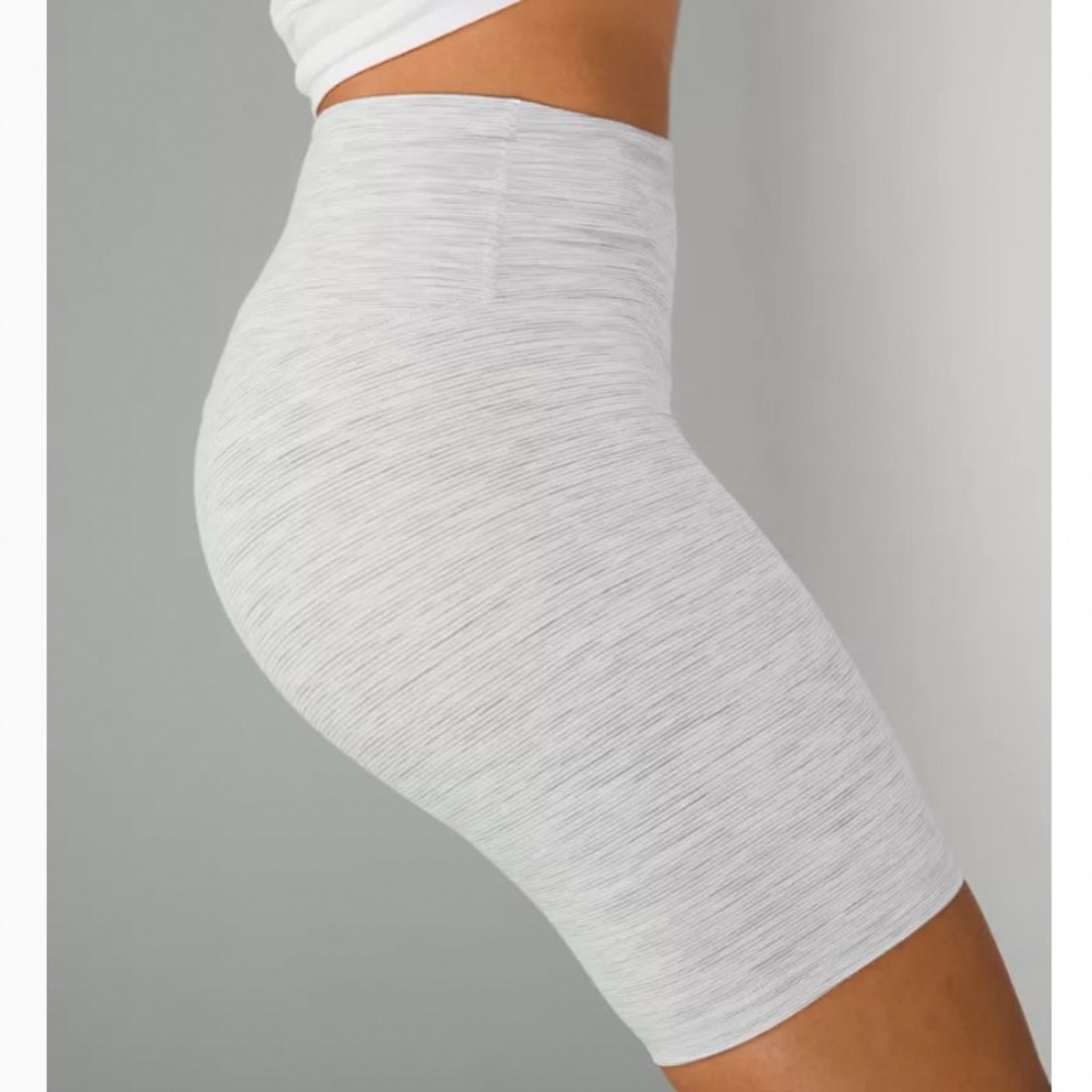 LULU LEMON HIGH WAISTED WHITE AND GREY